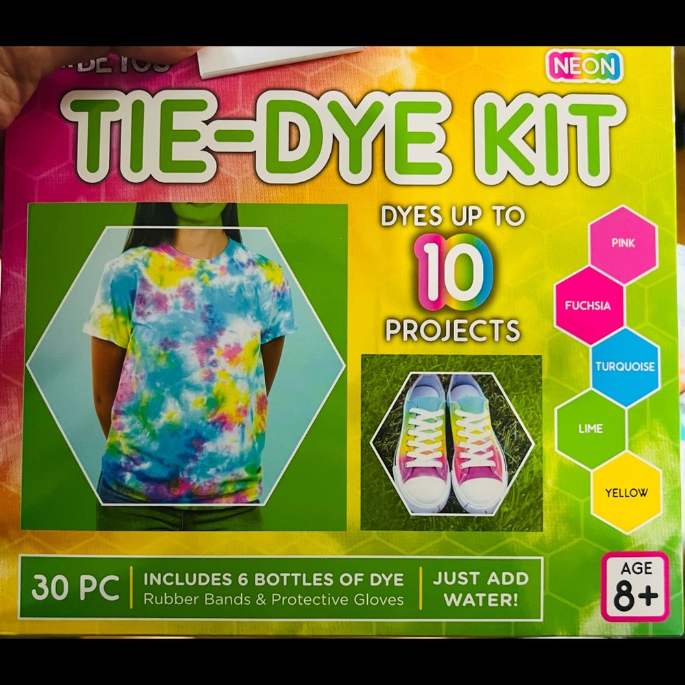 NIB. Tie-Dye Kit